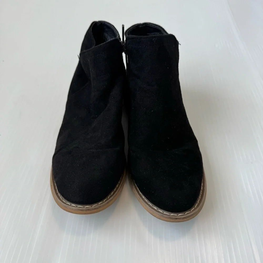 Seven7 Black Suede Footwear